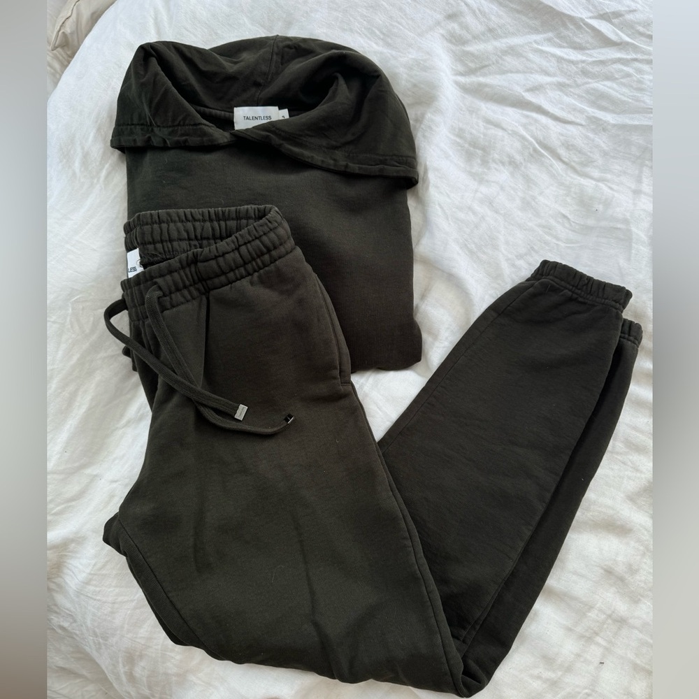 COPY - Talentless Set olive green 🫒